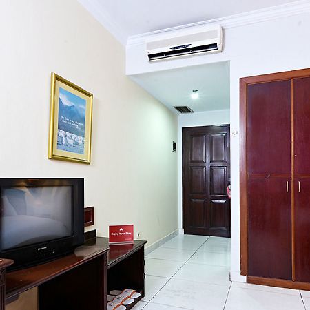 Zen Rooms Soekarno Hatta Buah Batu Bandung Buitenkant foto