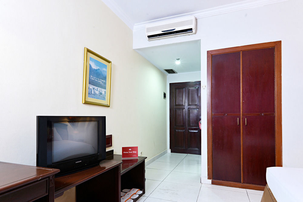Zen Rooms Soekarno Hatta Buah Batu Bandung Buitenkant foto