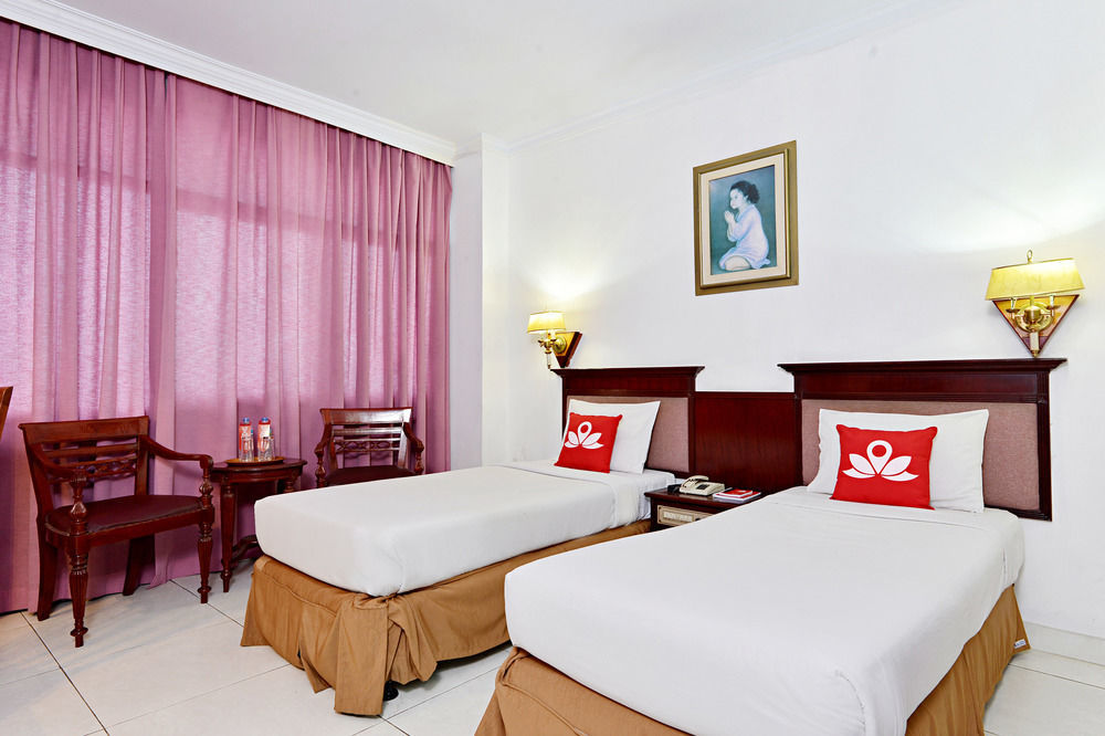 Zen Rooms Soekarno Hatta Buah Batu Bandung Buitenkant foto