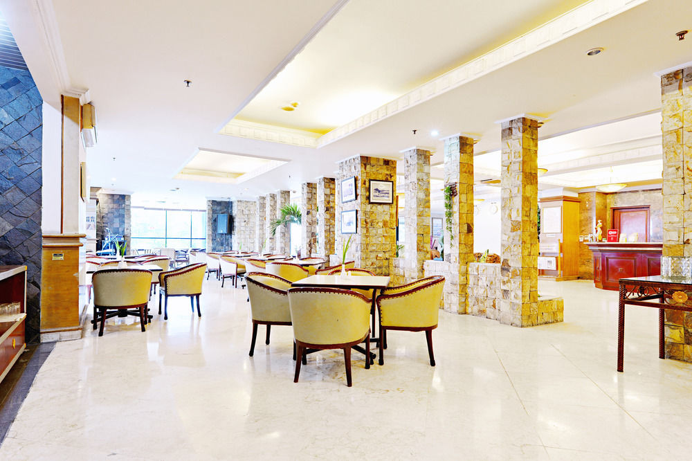Zen Rooms Soekarno Hatta Buah Batu Bandung Buitenkant foto
