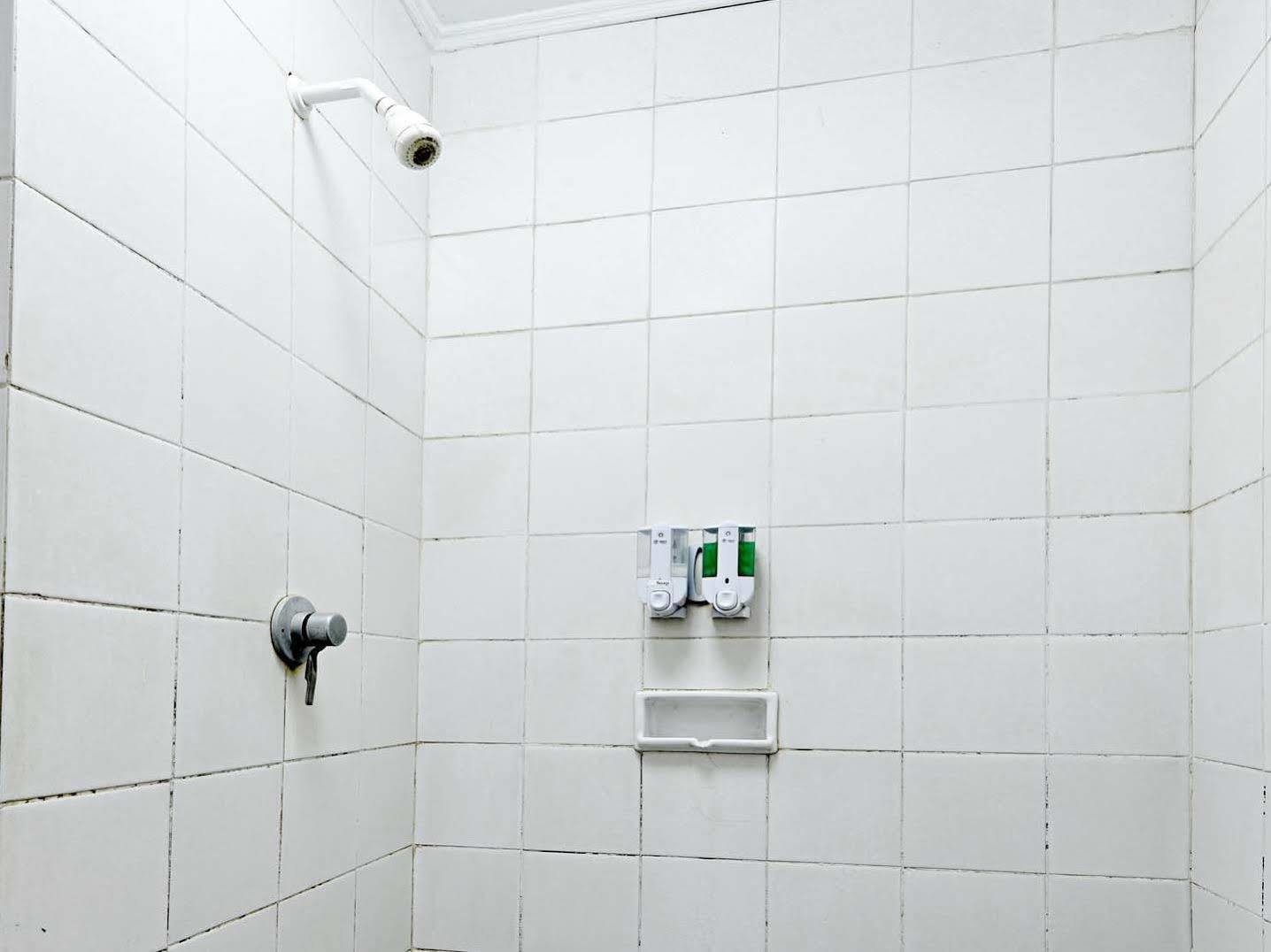 Zen Rooms Soekarno Hatta Buah Batu Bandung Buitenkant foto